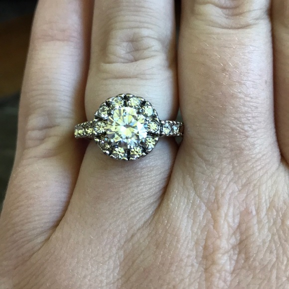 Faux “diamond” halo style ring - Picture 2 of 5